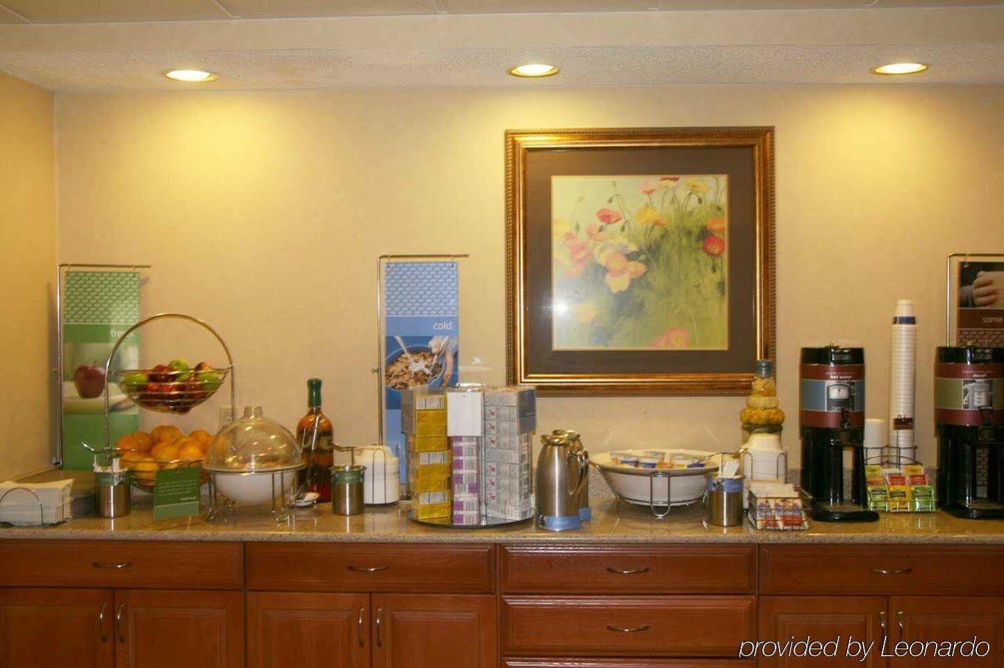 Hampton Inn Battle Creek Restaurant photo